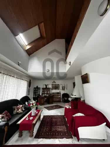 Pomázi családi ház eladó - panoráma, medence, 300m²