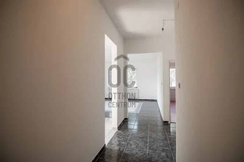 138 m2-es családi ház + 170 m2 szuterén Budapesten