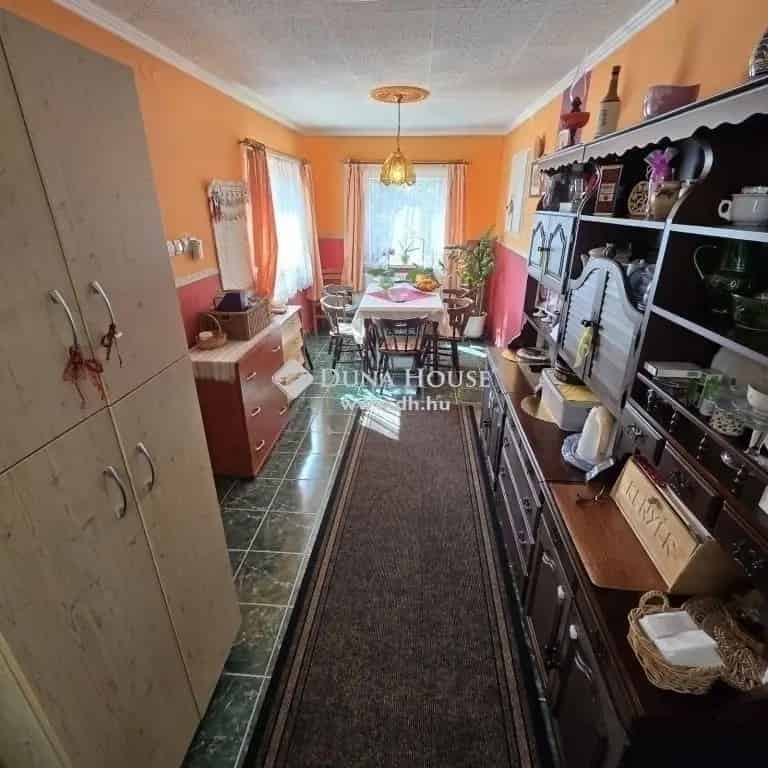 Úrihegyi felújított ház eladó - 70nm - garázs - kert