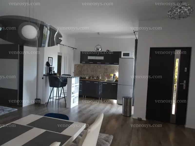 Panorámás Balatoni Nyaraló 180 nm-es