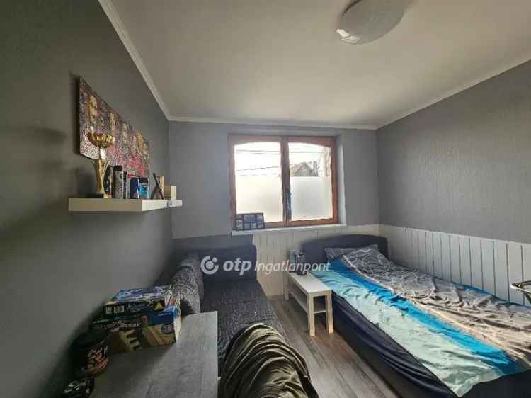 Gyáli családi ház eladó - 3 külön bejáratú lakrésszel
