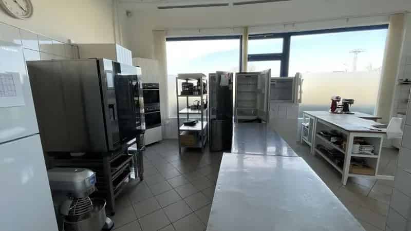 Home Center üzlethelyiség eladó 79 nm