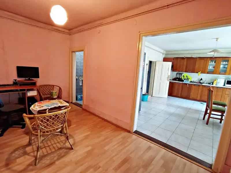 Pécelen 80 nm-es 3 szobás házrész eladó 854 nm-es telekkel