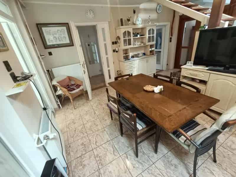 Kétgenerációs családi ház Tatabányán 1600m2-es kerttel