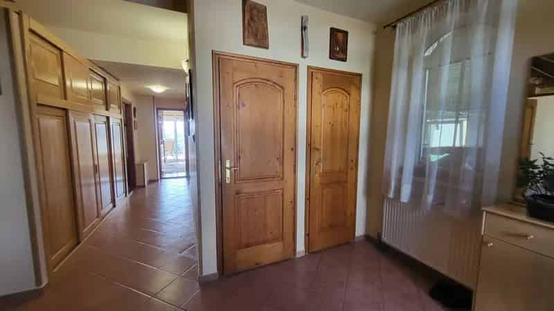 Eger csendes részén eladó családi ház 192nm 820nm kerttel szaunával jakuzzisal