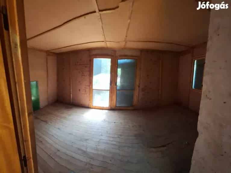 2800 nm-es telek 599 nm-es faházzal Debrecenben