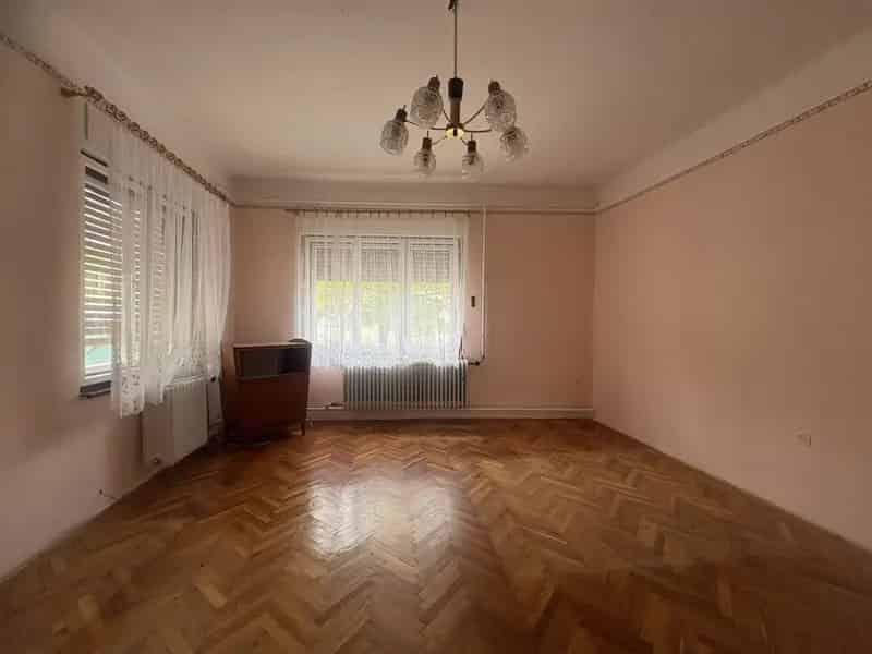 100nm-es családi ház Monor központjában 810nm-es telken