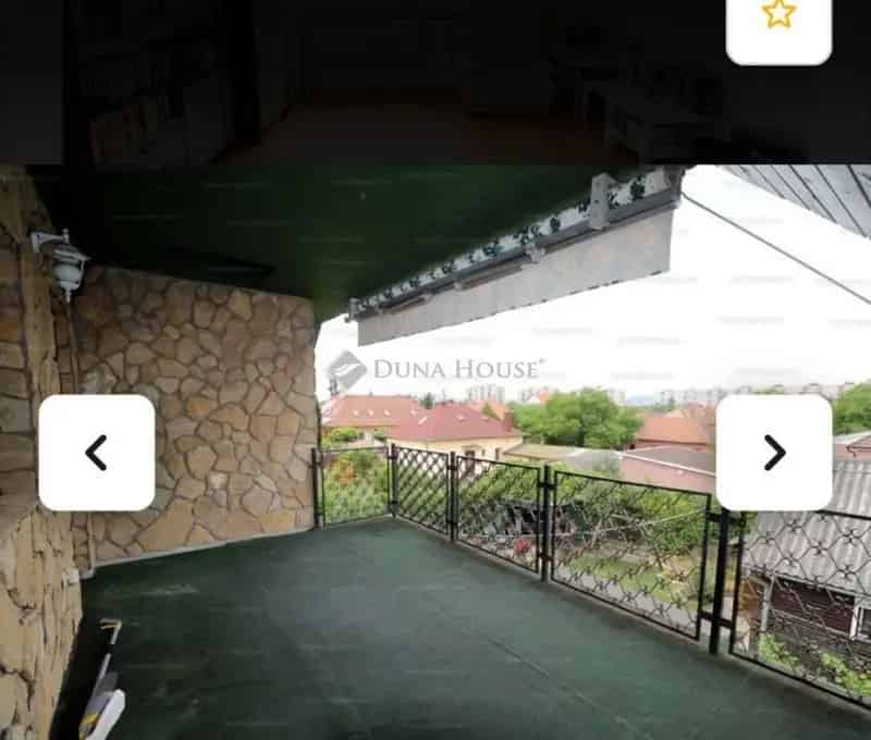Dunakeszi 7 szobás családi ház üzleti résszel eladó