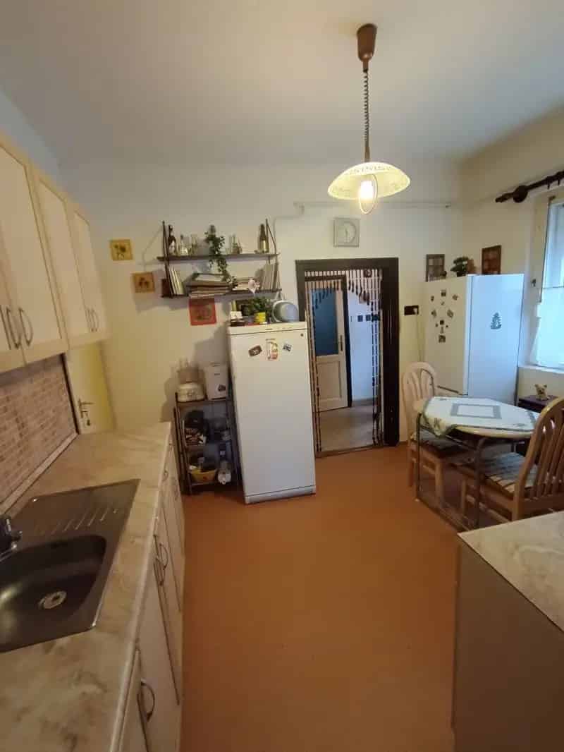 90 m2-es 2 5 szobás ikerház fele Székesfehérváron
