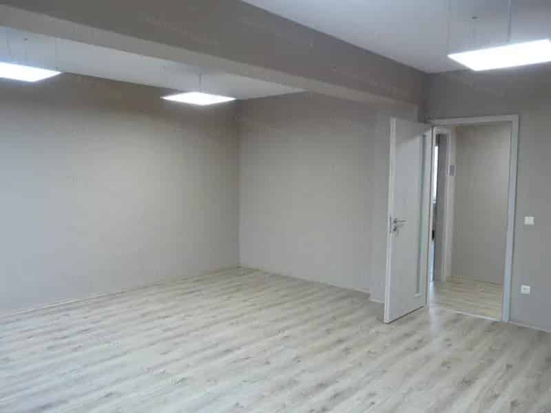 Szolnok Belvárosi Irodák Kiadó 10-276 m2
