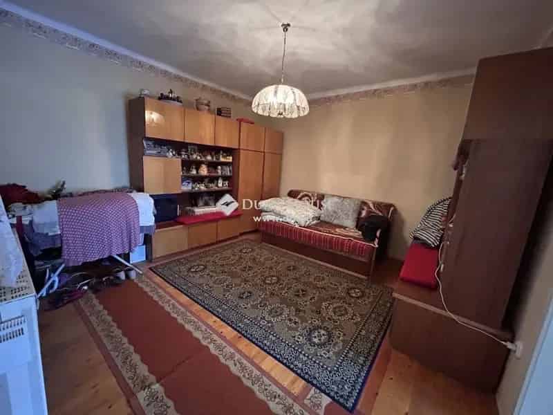 112m2-es családi ház 250m2 gazdasági épülettel és 1863m2-es telekkel