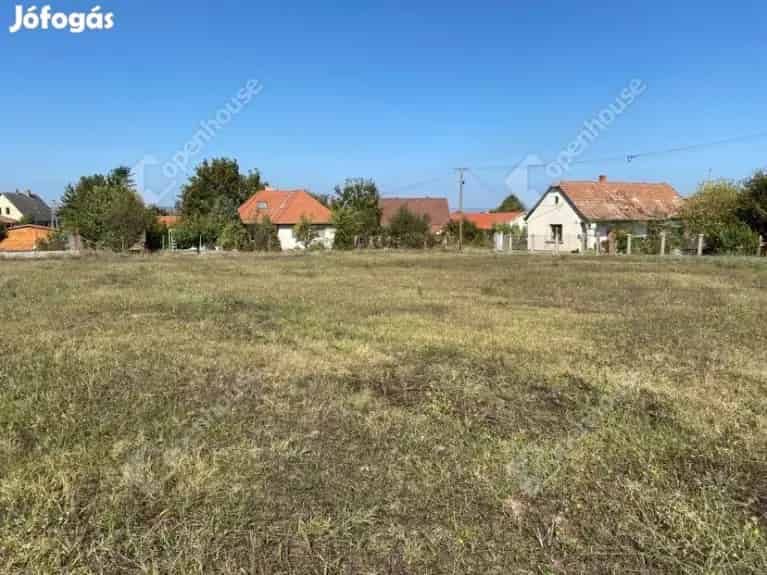 Eladó építési telek Sárszentmihályon 978 m2