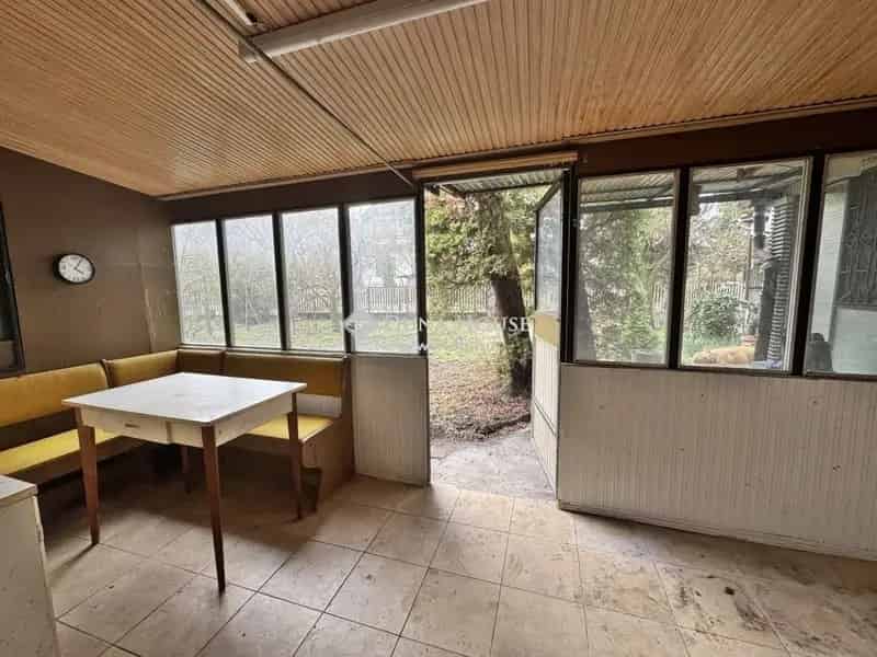 Balatonfenyvesi nyaralórész eladó felújítandó állapotban