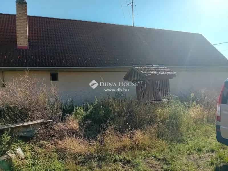 Erd
ősmecsk
én elad




ó felúj





ítand



ó ház 2563 nm-es telekkel