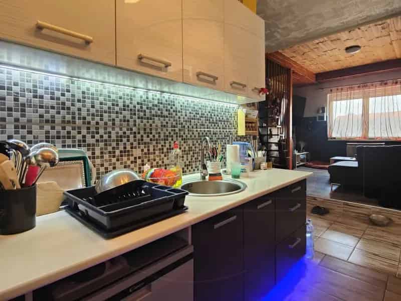 82 m2-es családi ház 258 m2-es telekkel és garázzsal