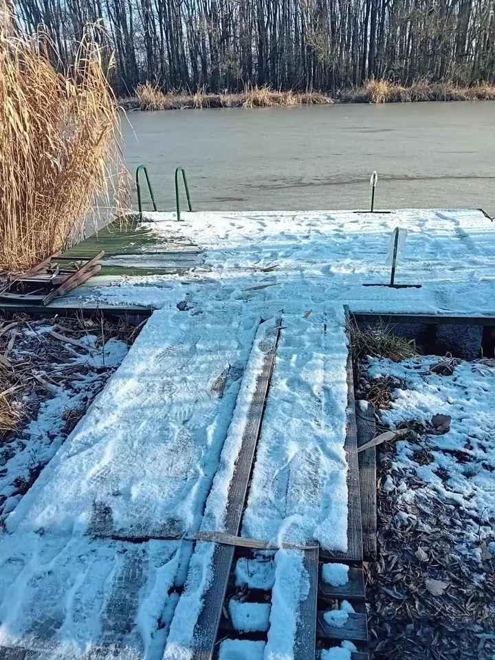 Eladó vízparti telek Mezőtúr turtői holtágon 1000nm