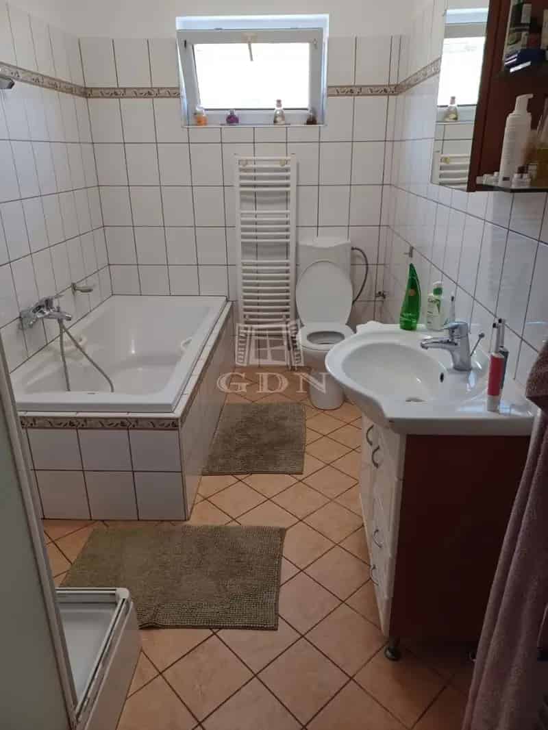 Agárdi családi ház 3 apartmannal befektetőknek is