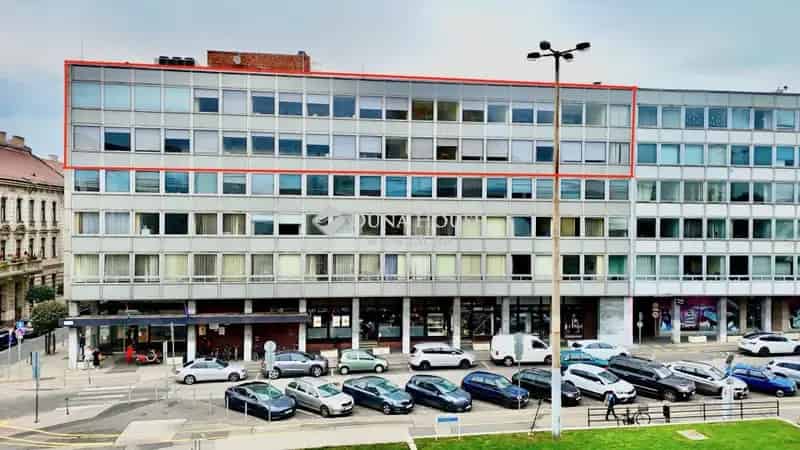 Eladó Irodaház Győrben - 878nm - 30 Iroda - Belváros