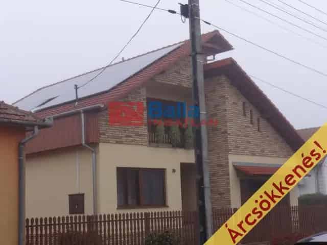 145 nm-es 4 szobás családi ház Tiszakécske csendes részén
