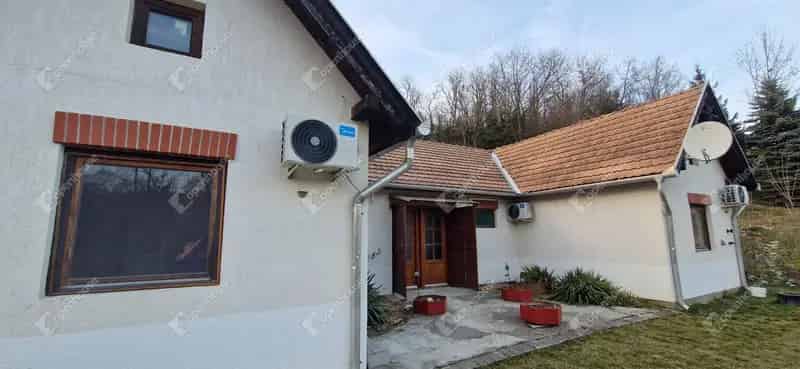 Bakonycsernyei családi ház eladó 11 815 m2-es birtokkal