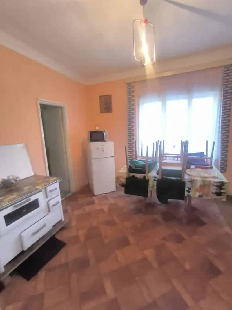 Kistelek 78nm-es 2 szobás családi ház 1500nm-es telken