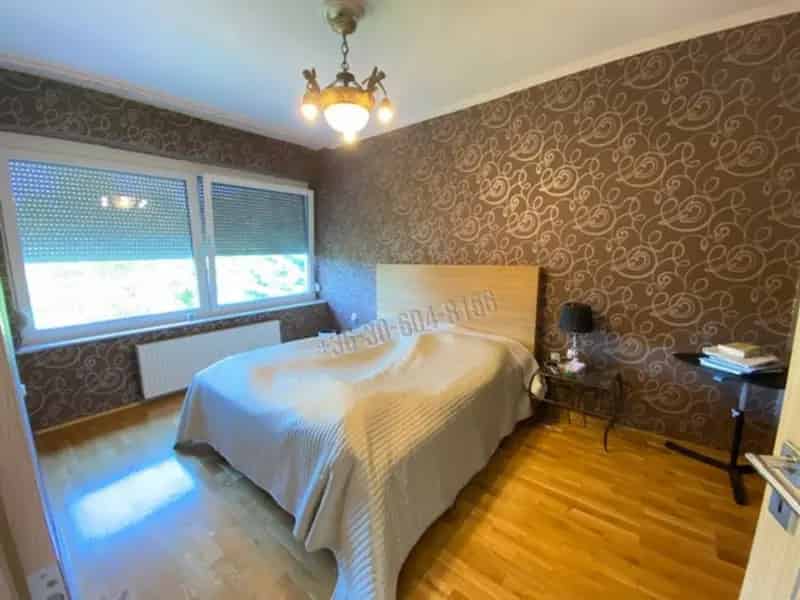 200 nm-es 3 szintes családi ház kiadó Budapest II kerületben