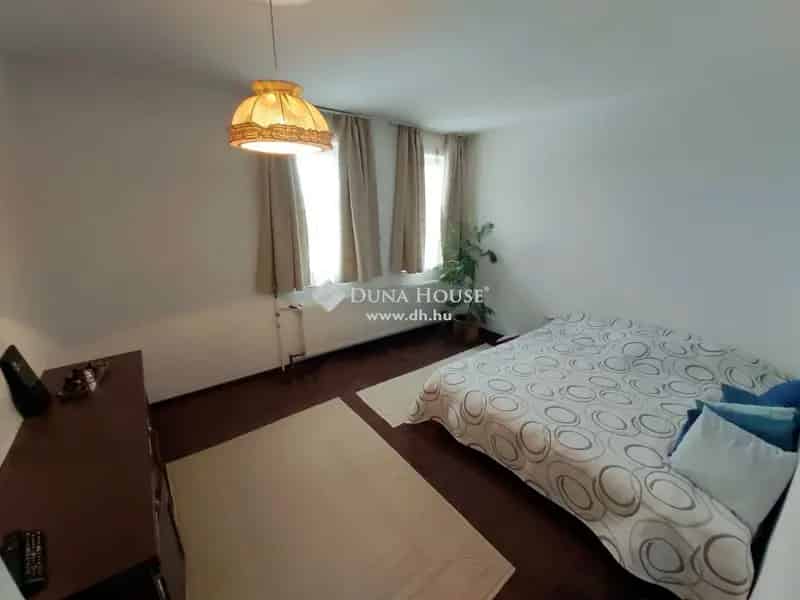 Baja belvárosi társasház eladó - 2 db 310 m2-es lakás üzlethellyel