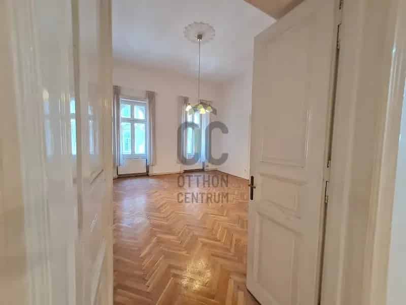 180 nm-es 5 szobás Belvárosi Lakás Kiadó
