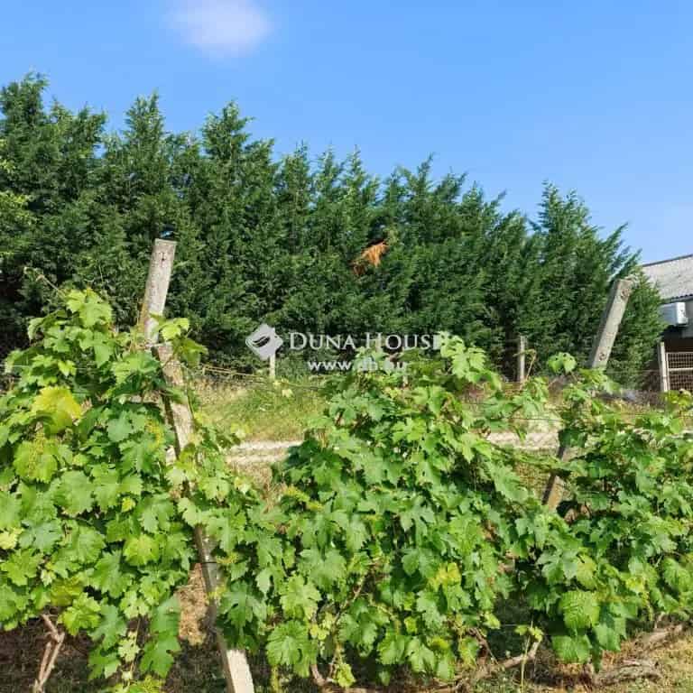 Kápolnai domb 1186 nm-es telek eladó