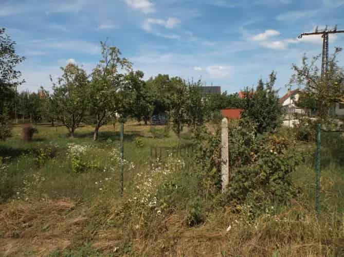 Pápai eladó telek 673nm - Csendes környék
