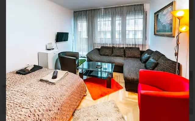 Bútorozott Erkélyes Lakás Kiadó a VII Kerületben