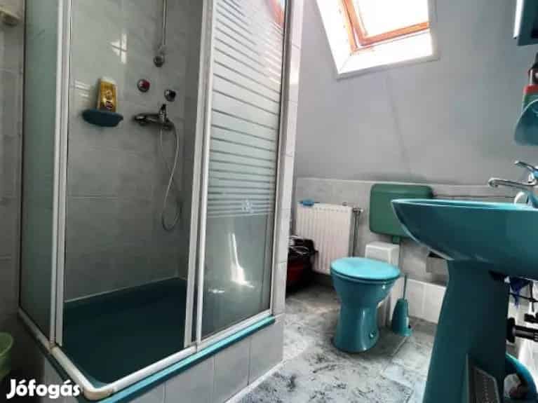 Balatonkeresztur 7 szobas 180 m2-es családi ház eladó