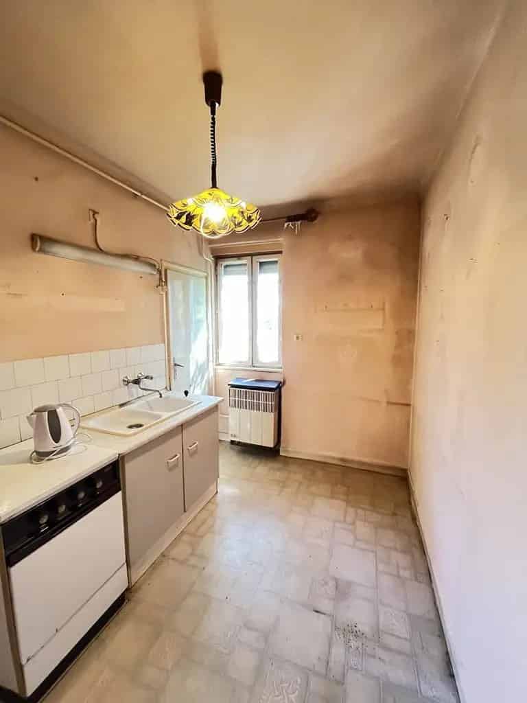Pécs Fehérhegyi 50 nm-es 2 szobás felújítandó lakás eladó
