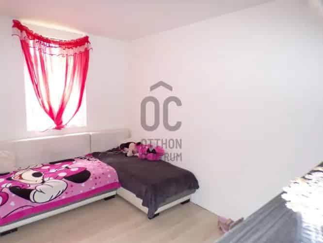 Balatonlellei elado családi ház két apartmannal