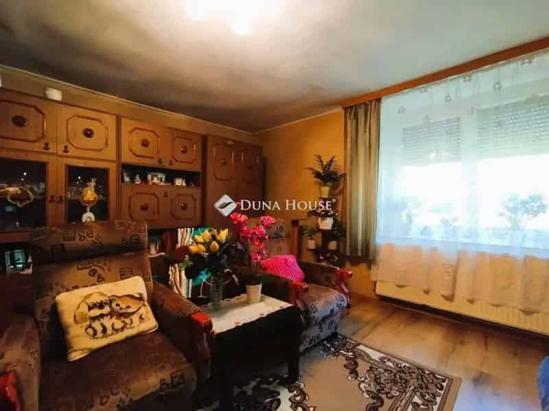 80 m2-es ház eladó Koroncón - felújítandó