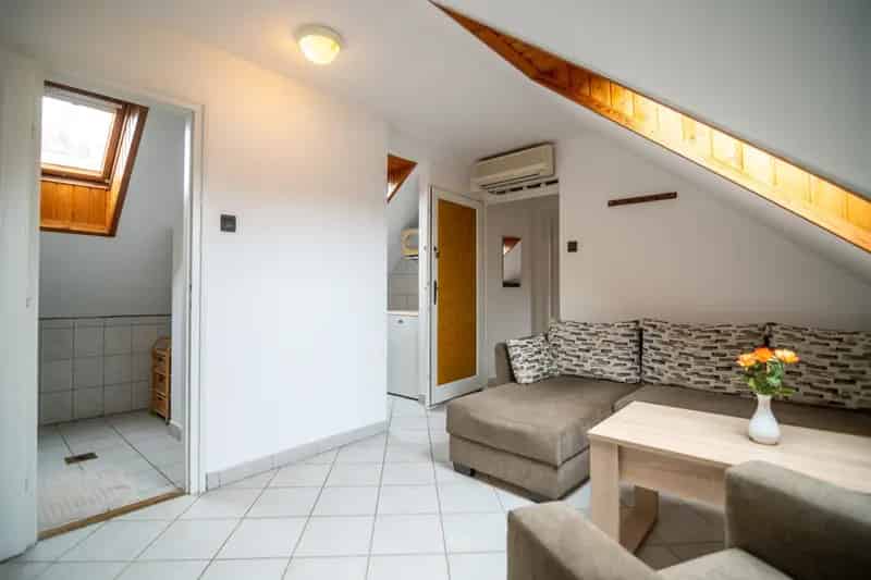 Balatonszemesi 4 Apartmanes Medences Haz Befektetőknek Cegeknek