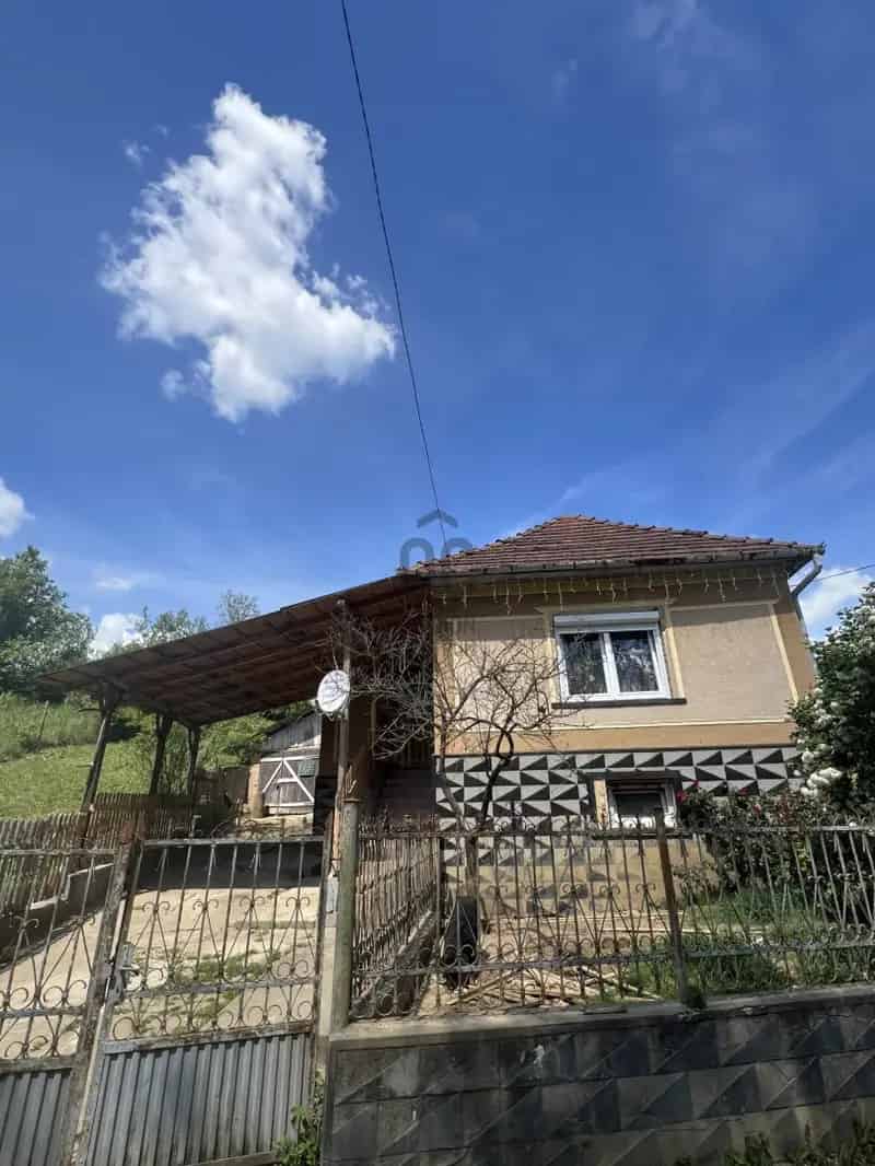 Felújított családi ház eladó csendes környezetben