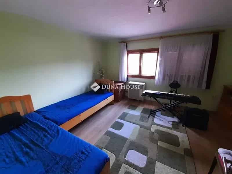 Gödöllő 4 szobás családi ház eladó 1080 m2 telekkel