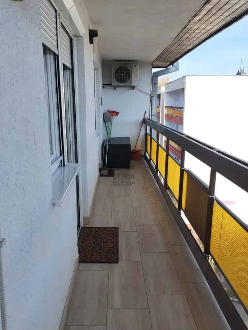Siófoki Belvárosi Lakás eladó - 3 szoba, Terasz, Klímás