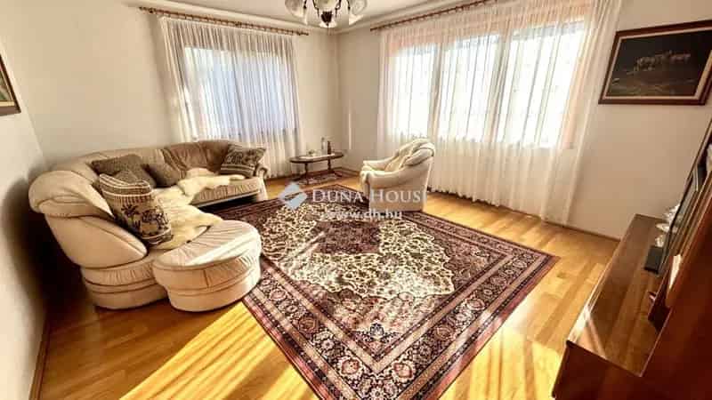 Veresegyház 220m2-es 7 szobás családi ház eladó