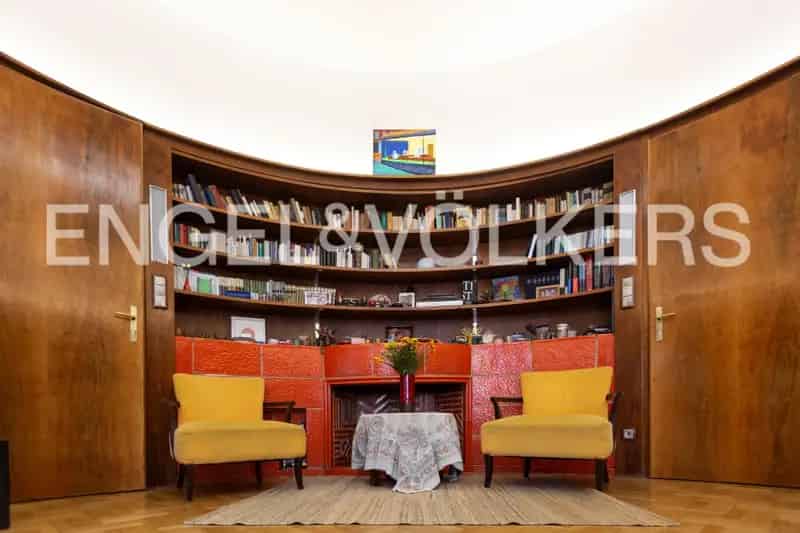 Bauhaus stílusú lakás eladó - 4 hálószoba, 4 erkély, belső udvar