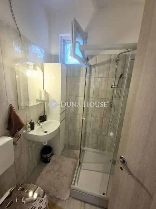 274 m2-es családi ház eladó 6540 m2-es telken