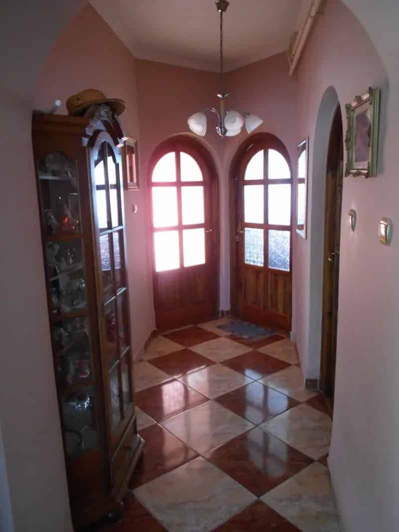 Noszlopon eladó 180 nm-es, 5 szobás családi ház