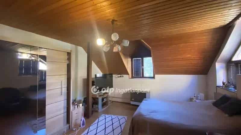 Pécs belváros közeli 220 m2-es ingatlan eladó