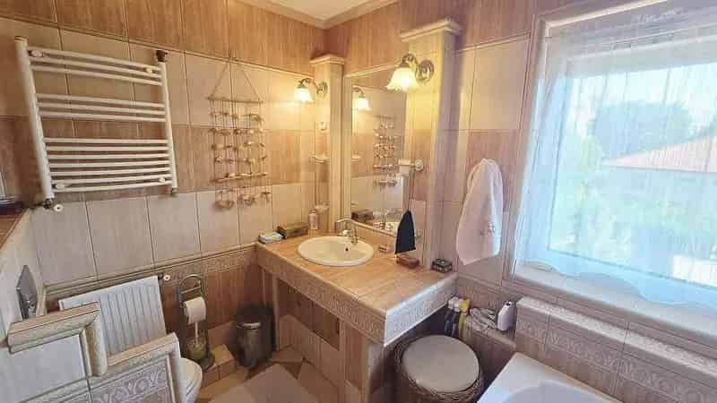 Ház Kiadó , Dunakeszi járás, Közép-Magyarország