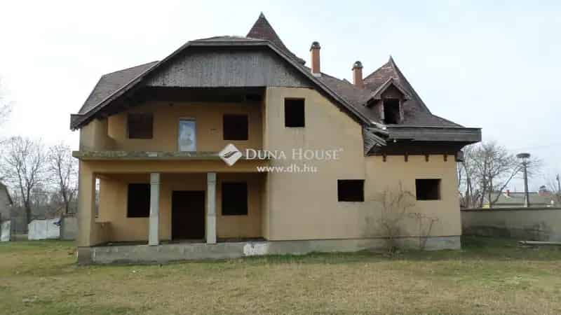 Kunmadaras 330 nm-es családi ház eladó 2933 nm-es telken
