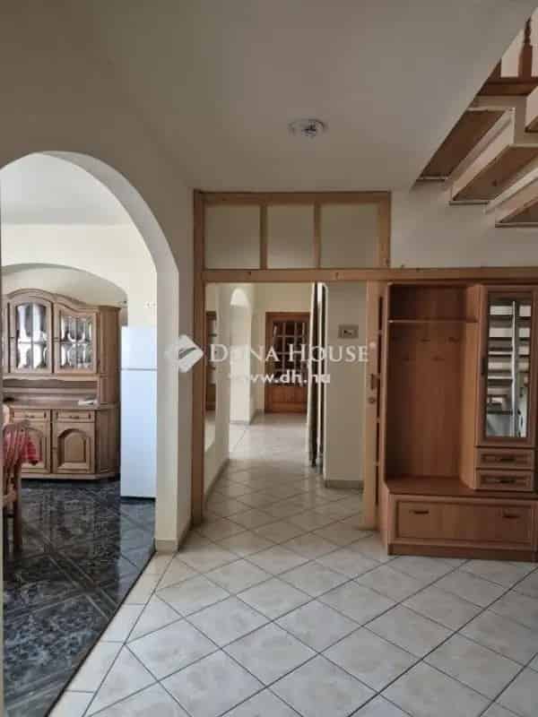 Felsőgöd 200 m2-es 6 szobás családi ház eladó
