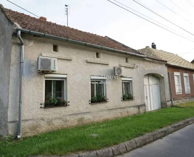 Tapolcai családi ház eladó - 57 m2 - rendezett kerttel