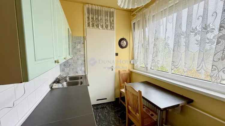 Szegedi 72m2-es 3 szobás panel lakás eladó