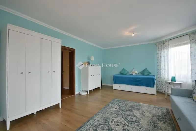 Elegáns 300 m2-es családi ház Érden nagy kerttel
